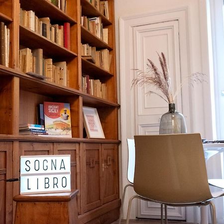 Sognalibro Bed And Books Bed & Breakfast Ragusa Bagian luar foto