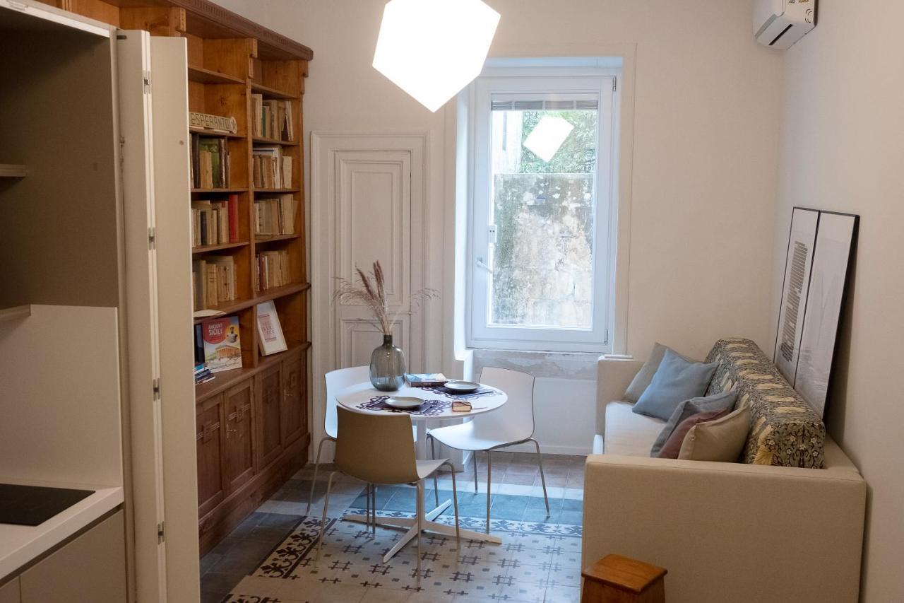 Sognalibro Bed And Books Bed & Breakfast Ragusa Bagian luar foto